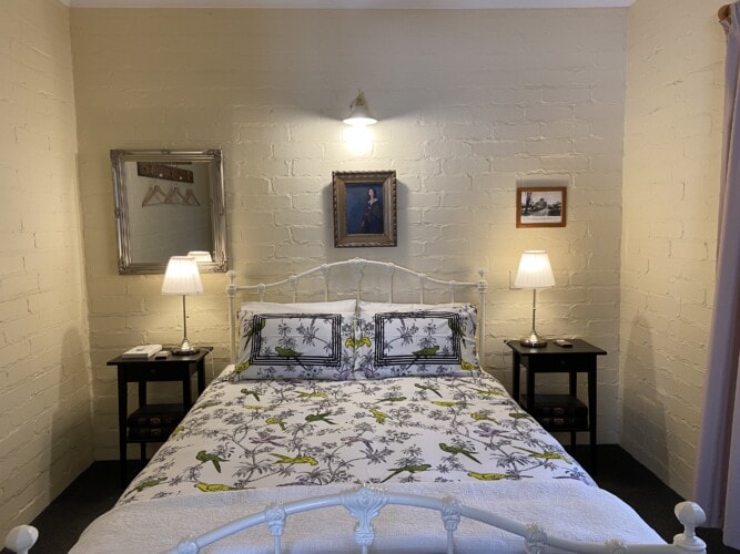 battunga-cottages-galah-clare-valley-bedroom-travellarks-getaways