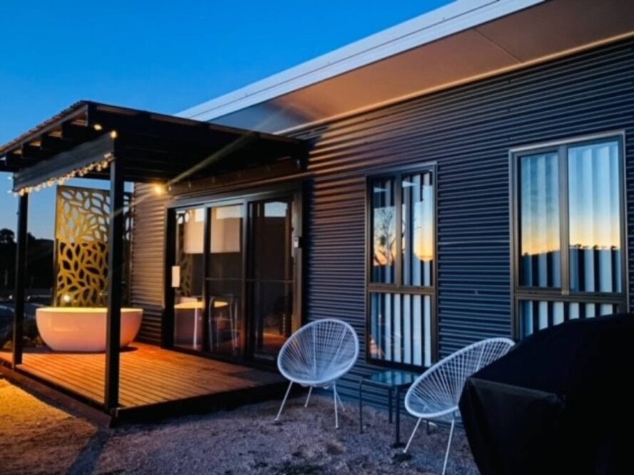 kundalini-lodge-rose-quartz-mudgee-accommodtion-evening-tub-travellarks - Travellarks kundalini-lodge-rose-quartz-mudgee-accommodtion-evening-tub-travellarks
