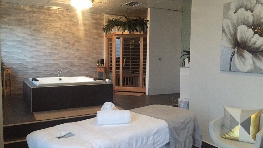 Inside-Quay-Day-Spa- Bellarive-Tasmania-Travellarks - Travellarks Quay-Day-Spa- Bellarive-Tasmania-Travellarks.jpg