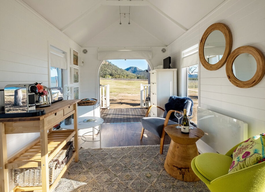 ACCOMMODATION-HUNTER-VALLEY-WINMARK-WINES-VILLA-VINO-TRAVELLARKS-entry - Travellarks winmark-winery-villa-vino-Hunter-Travellarks-NSW