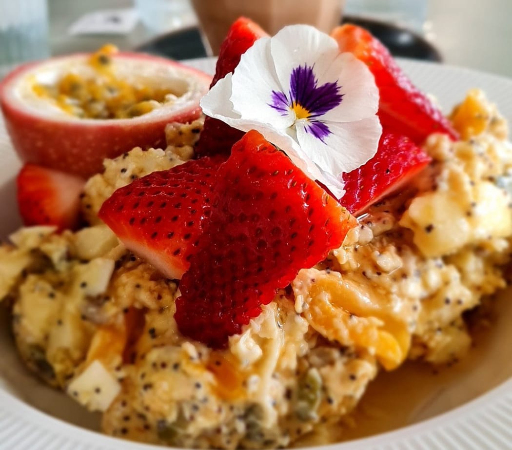 Breakfast decorated with strawberries and pansies at Little Parliament Cafe Rainbow Beach Queensland Travellarks Getaways Photo by Heather 1 Travellarks Getaways Breakfast decorated with strawberries and pansies at Little Parliament Cafe Rainbow Beach Queensland Travellarks Getaways Photo by Heather