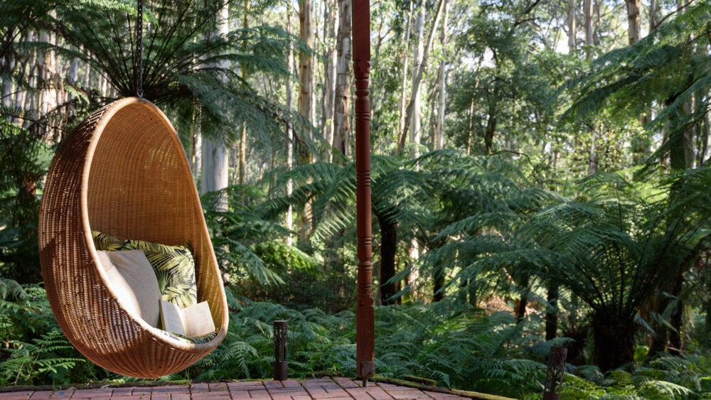 slatehouseyarravalleyvicaccommodationtravellarkshangingchair Travellarks Getaways slate house yarra valley vic accommodation travellarks hanging chair