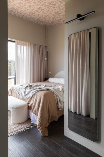 bedroom-wherewithal-luxury-suites-tasmania-travellarks