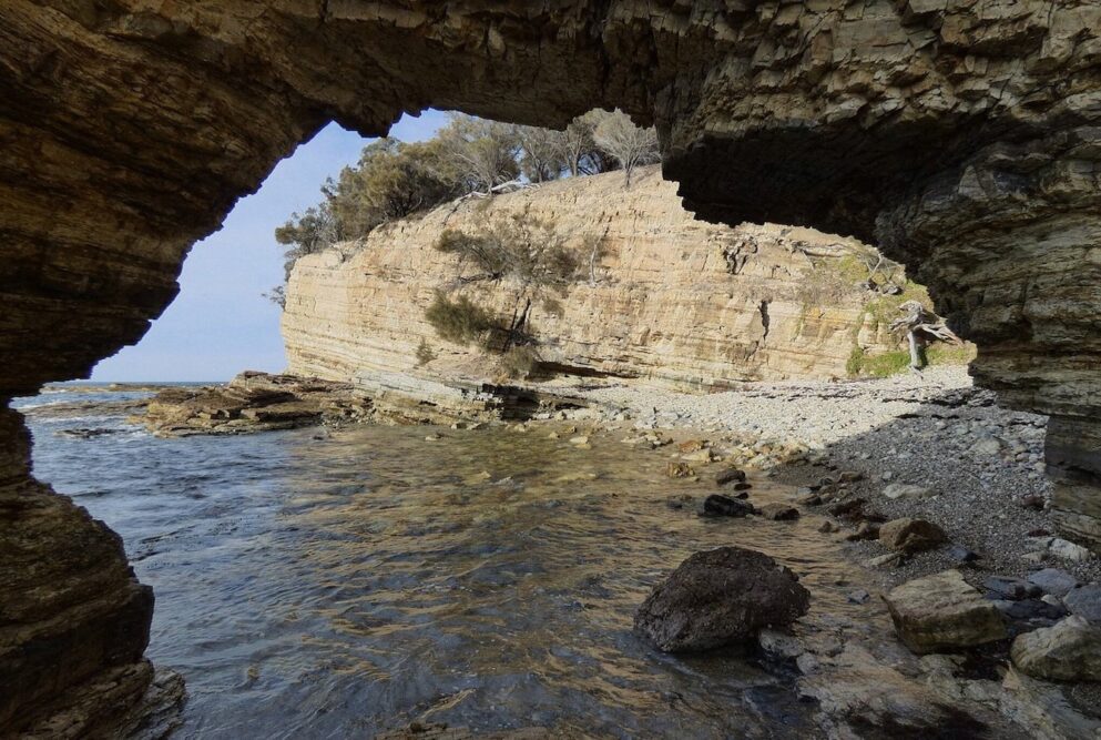 Fossil-cove-fossil-hunting-cave-travellarks-roadtrip. - Travellarks Fossil-cove-fossil-hunting-cave-travellarks-roadtrip.jpg
