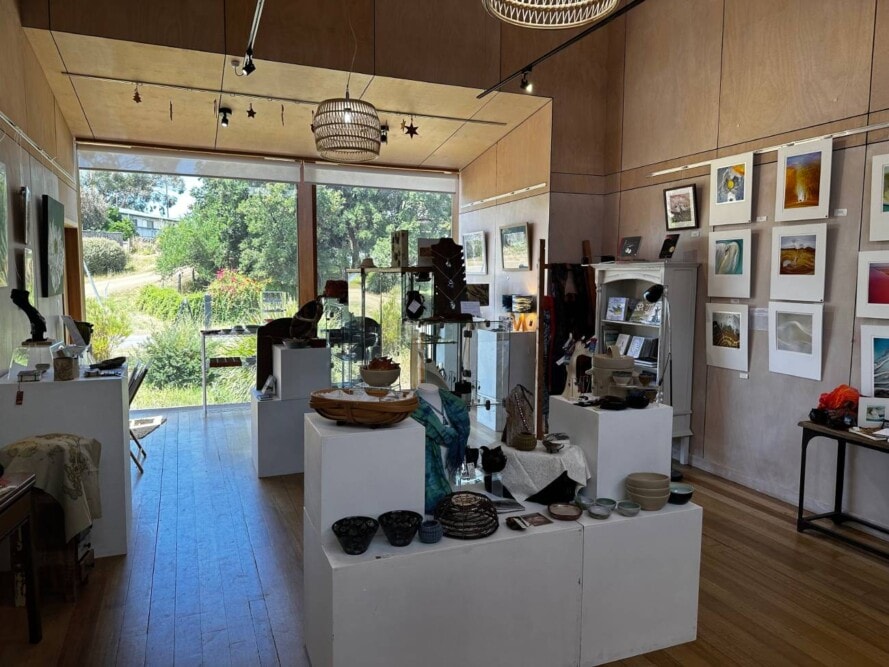 Bruny-Island-Wild - -The-Art-Room - Travellarks Bruny-Island-Wild-The-Art-Room - Travellarks