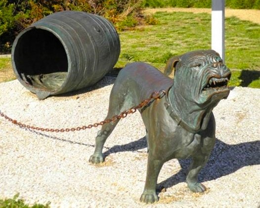 Dogline-Bronze-Sculpture-Tasmania-Travellarks-Roadtrip - Travellarks Dogline-Bronze-Sculpture-Tasmania-Travellarks-Roadtrip