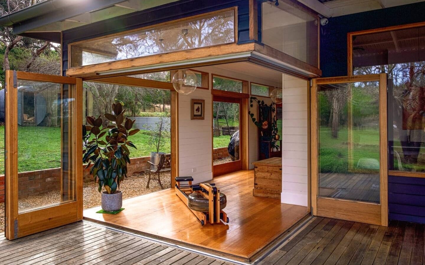 questa-bruny-island-interior-sunroom-travellarks-accommodation