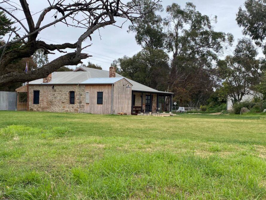 Old Brick Pub-Young-NSW-accommodation-pub-Travellarks - Travellarks Old-Brick-Pub-2594-accommodation-in-Young-NSW-Travellarks.jpg