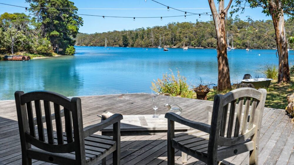 questa-bruny-island-barnes-bay-dining-travellarks-accommodation - Travellarks questa-bruny-island-barnes-bay-dining-travellarks-accommodation-