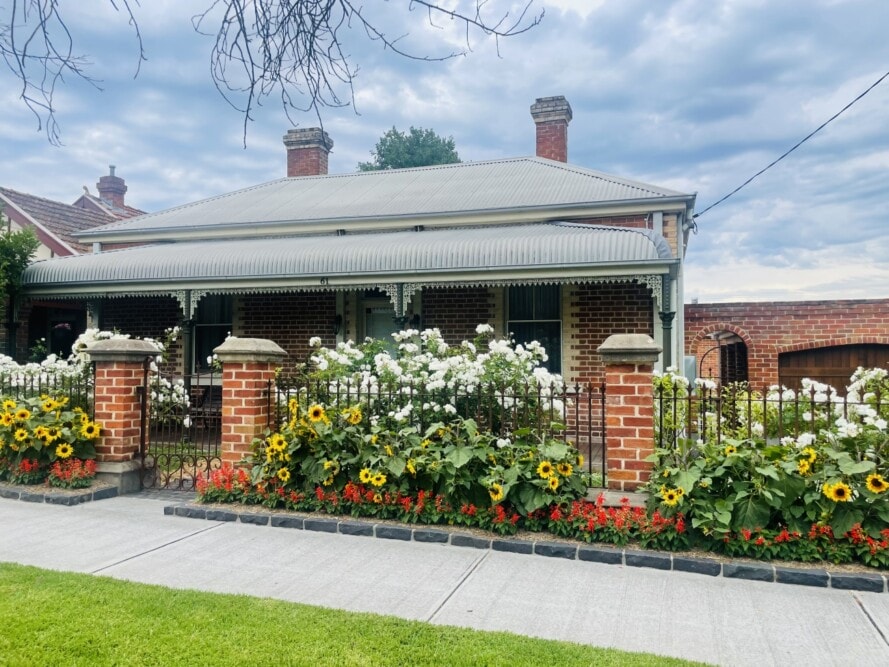 House-facade-in-colour-Bathurst-NSW-Travellarks - Travellarks House-facade-in-colour-Bathurst-NSW-Travellarks.jpg
