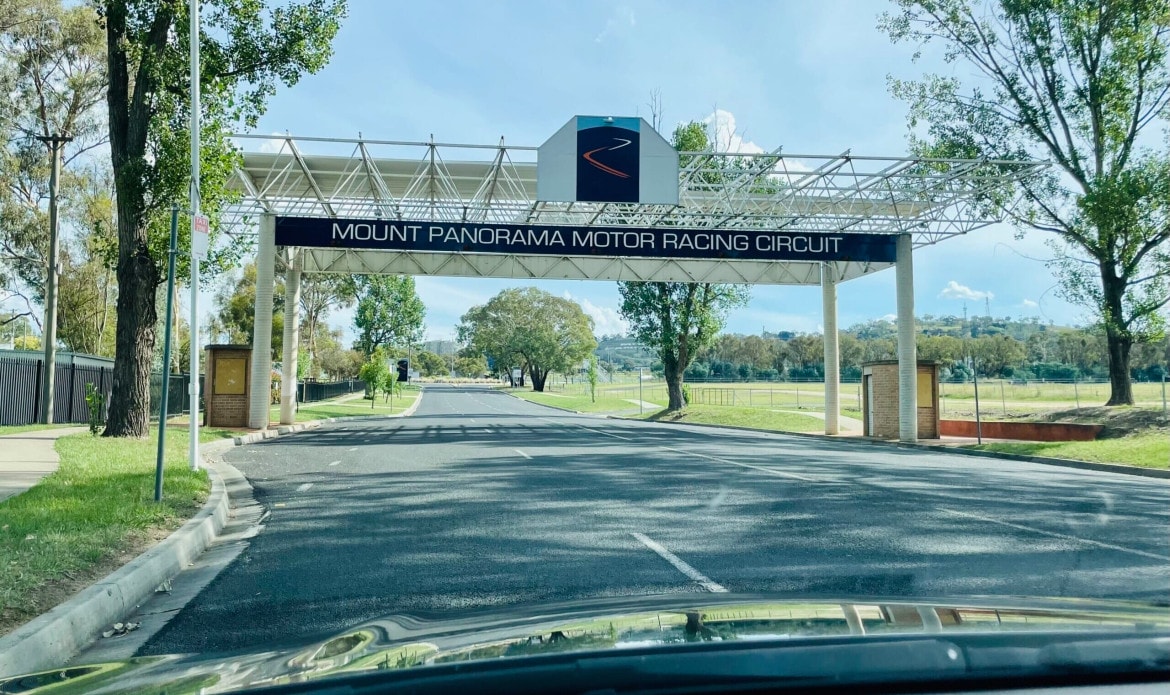 Mount-Panorama-Racing-Circuit-Bathurst-NSW-Travellarks