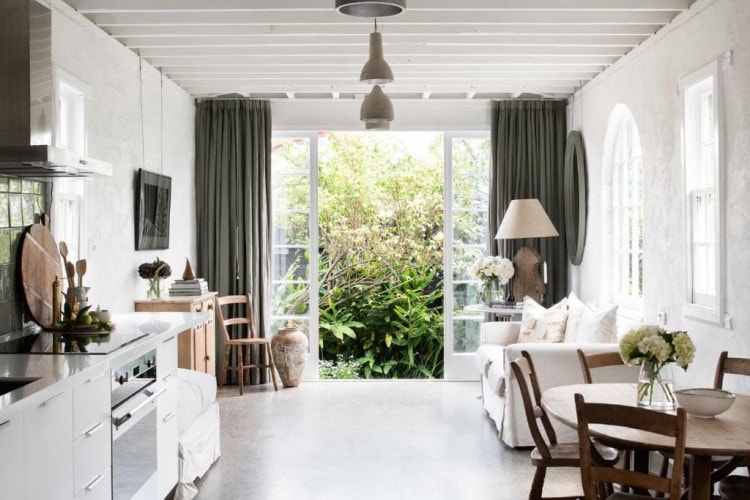 Henrys-on-Balfour-Luanceston-travellarks-getaways-living-area