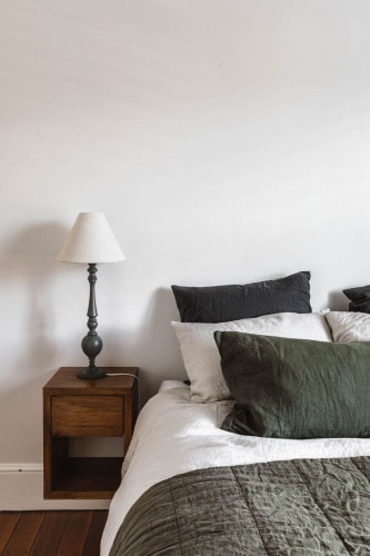 henrys-on-balfour-launceston-bec-wilox-bed1