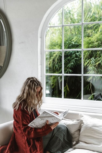 henrys-on-balfour-launceston-bec-wilox-woman