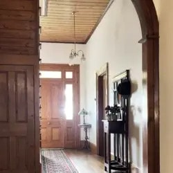 Cambridge-House-Geeveston-TAS-Travellarks-hallway.