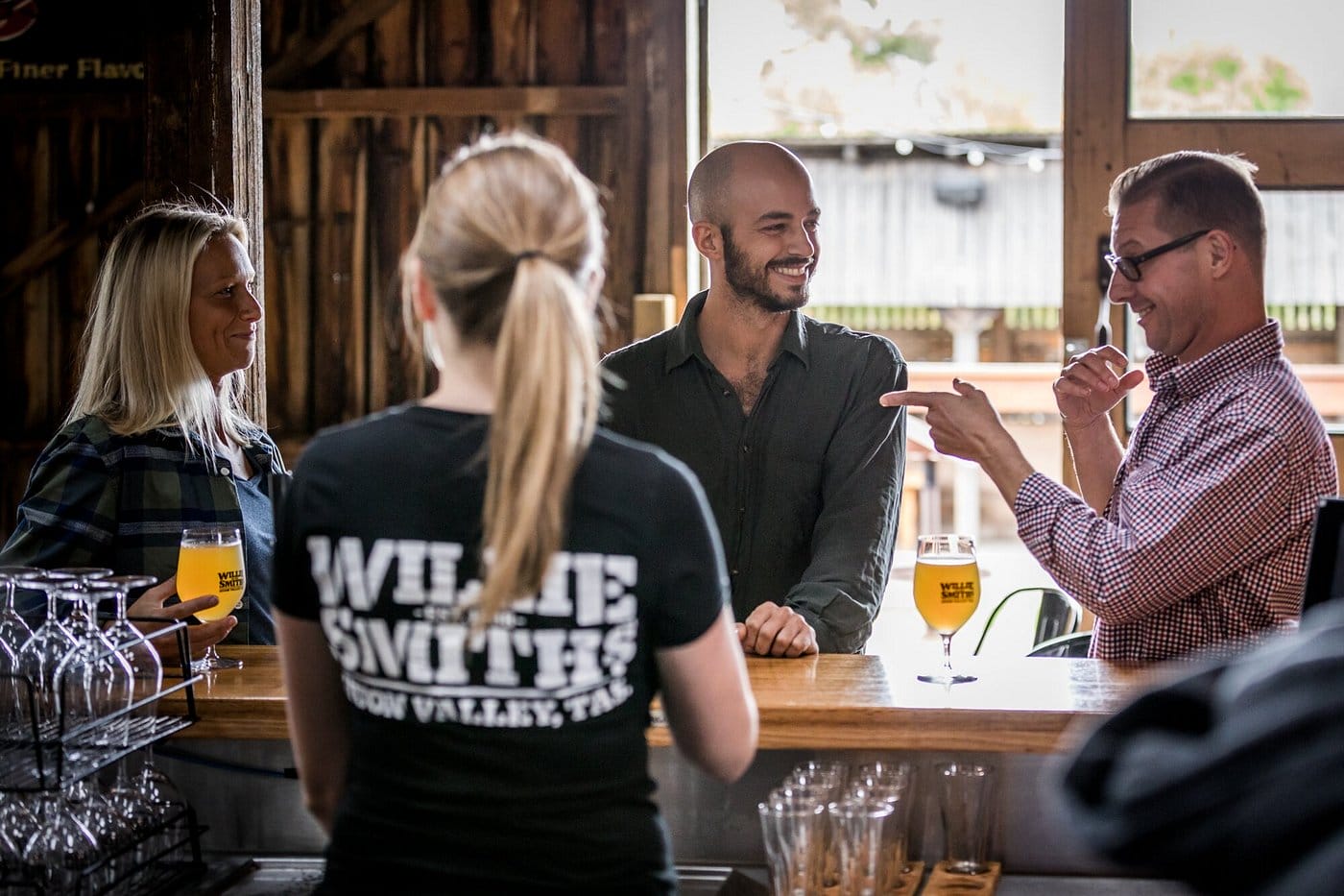 Drinks-Willie-Smiths-Apple-Shed-Tasmania-Travellarks - Travellarks Drinks-Willie-Smiths-Apple-Shed-Tasmania-Travellarks.