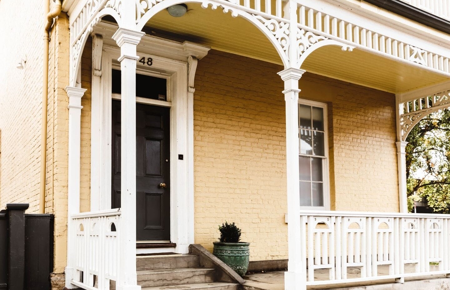 The-Townhouse-front-verandah-Launceston-Travellarks-Tasmania.jpg