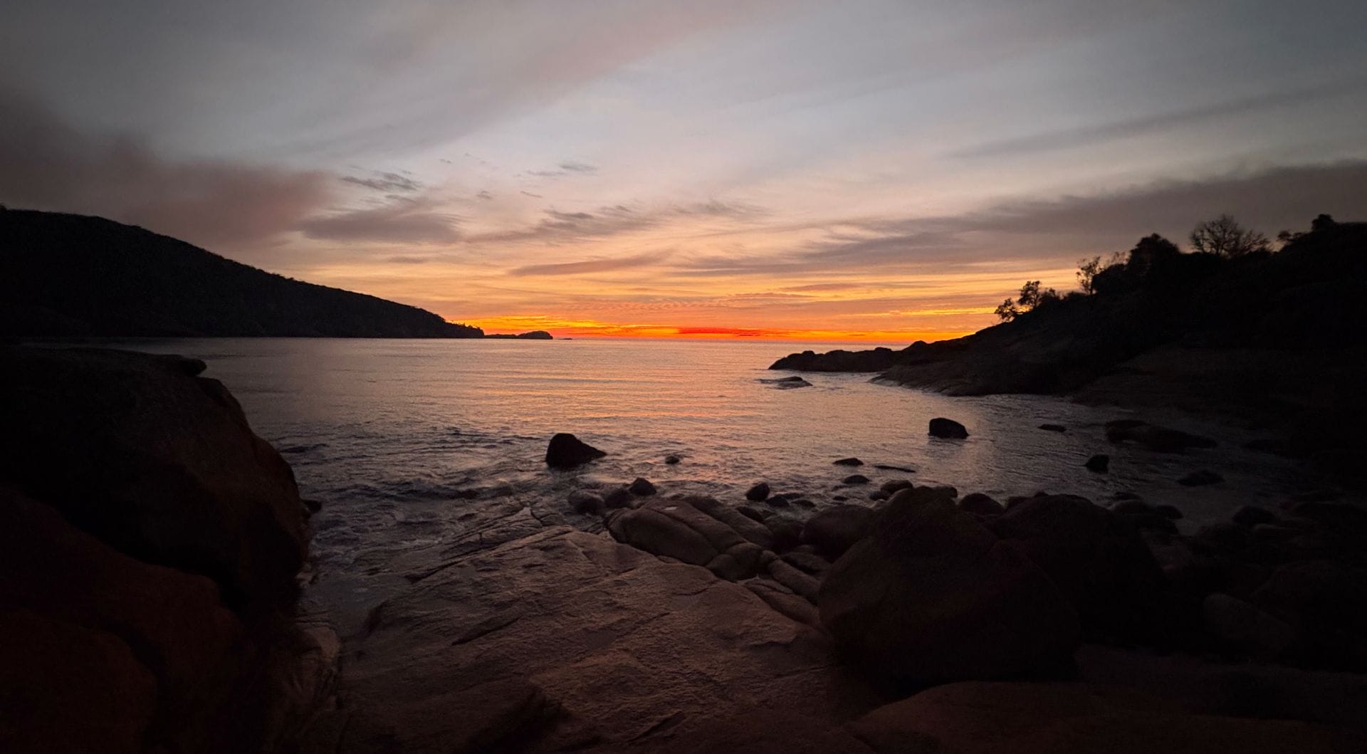 sleepy-bay-freycinet-sunrise-travellarks-getaways - Travellarks sleepy-bay-freycinet-sunrise-travellarks-getaways