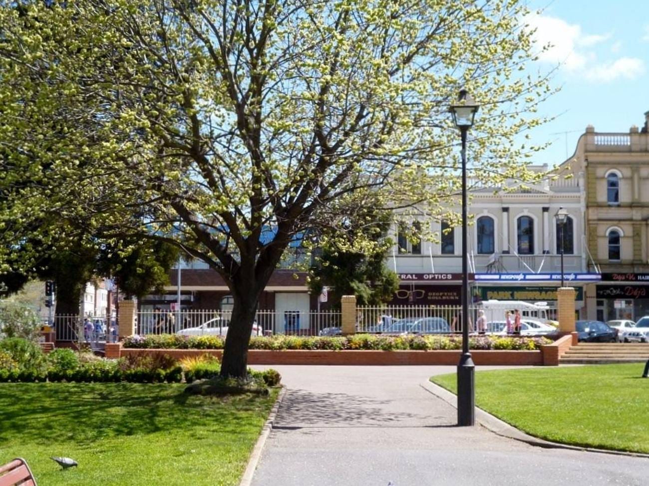 Belmore-Park-to-Auburn-Rd-Goulburn-NSW-Travellarks - Travellarks The park is opposite the historic Goulburn Court House and is also a short walk to Goulburn's historic railway station, plus other historic buildings such as the Post Office and clock tower, various churches and cathedrals.