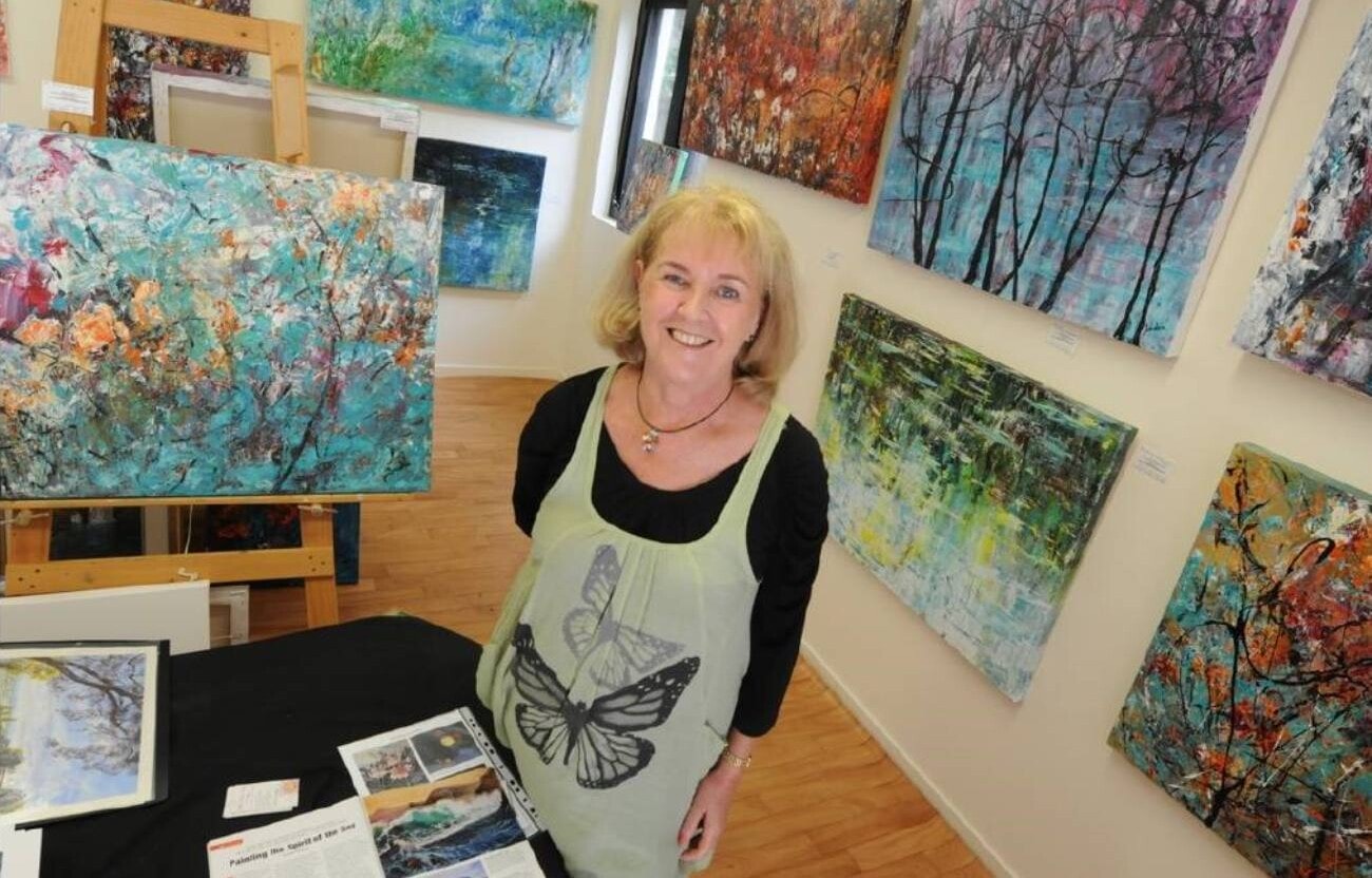 Trisha-Fitzpatrick-Artist-Sea-Fusion-Blueys-Beach-Travellarks-NSW