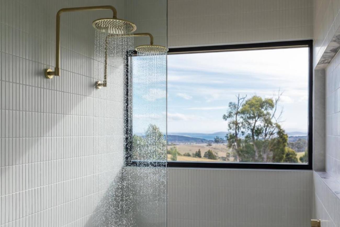 WherewithallLuxurySuiesbathroomwithviewsTravellarksTAS Travellarks Getaways Wherewithall Luxury Suies bathroom with views Travellarks TAS