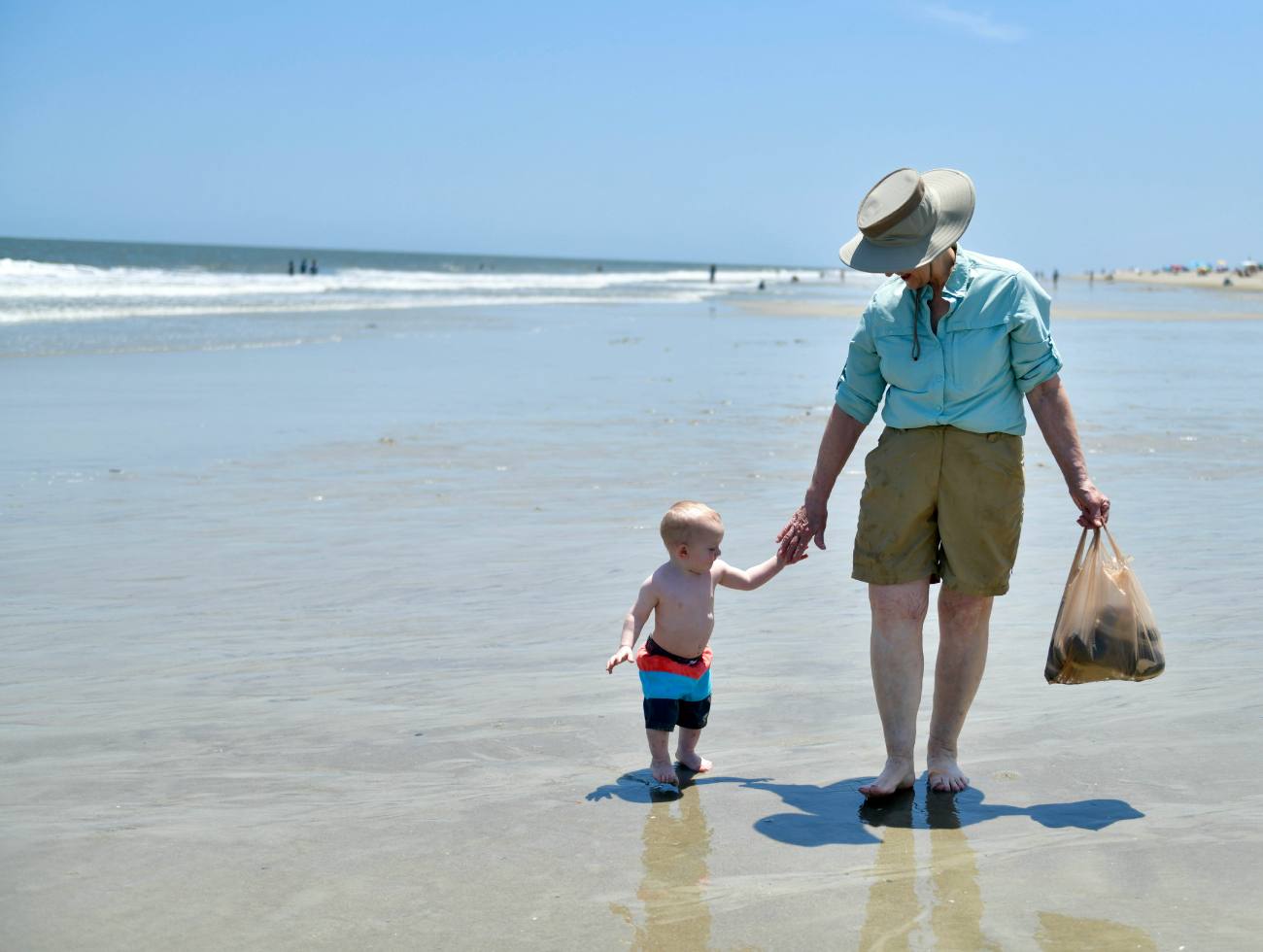 grandparentwithchildfamilyholidaystravellarkshollylandkammer Travellarks Getaways grandparent with child family holidays travellarks holly landkammer