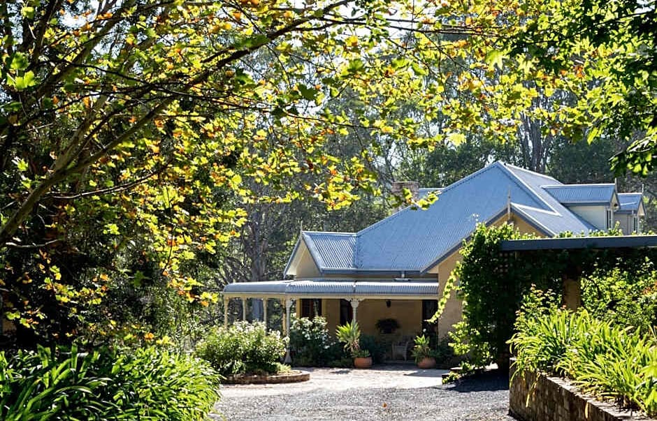 Close-up-of-The-Willows-at-Kurrajong-front-entrance-with-driveway-and-surrounding-greenery.jpeg