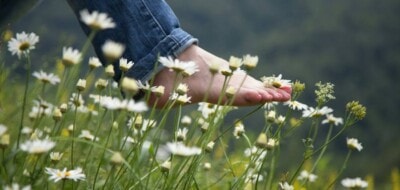 Relaxing-barefoot-country-photo-naira-babayan.