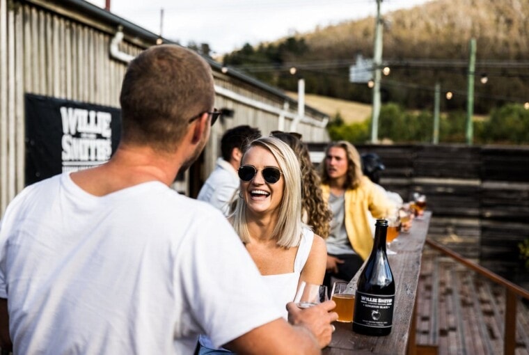 Willie-Smiths-Apple-Shed-friends-on-deck-Tasmania-Travellarks Willie-Smiths-Apple-Shed-friends-on-deck-Tasmania-Travellarks.jpg